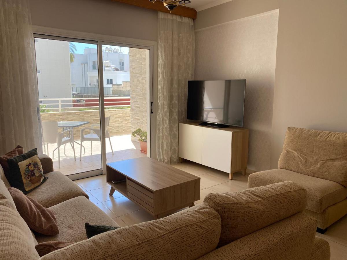 Ferienwohnung Holiday City Center Larnaka Exterior foto